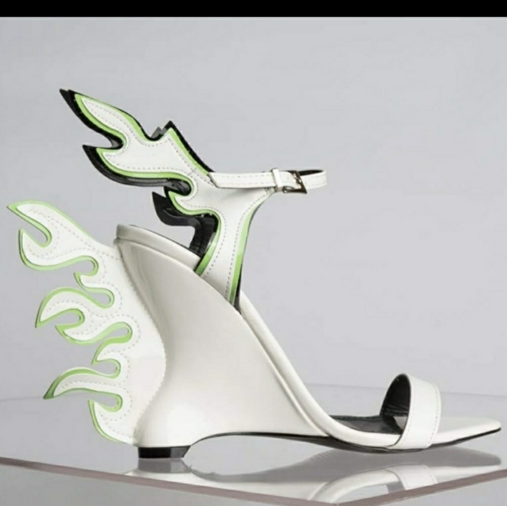 CAPE ROBBIN💣 WEDGES 🔥MAKE ME AN OFFER🎇 - Picture 2 of 2